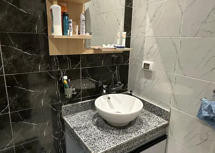 شالية فندقي للإيجار في سكاي ستي 4 الجلالة السخنة ارضي بحديقة مطل على بحيرة صناعية عذبة كبيرة اعلى منطقة في جبال الجلالة Ain Sukhna