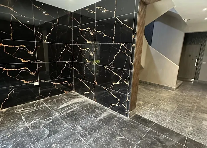 شالية فندقي للإيجار في سكاي ستي 4 الجلالة السخنة ارضي بحديقة مطل على بحيرة صناعية عذبة كبيرة اعلى منطقة في جبال الجلالة Dağ evi