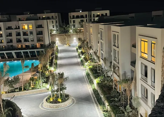 شالية فندقي للإيجار في سكاي ستي 4 الجلالة السخنة ارضي بحديقة مطل على بحيرة صناعية عذبة كبيرة اعلى منطقة في جبال الجلالة Ain Sukhna