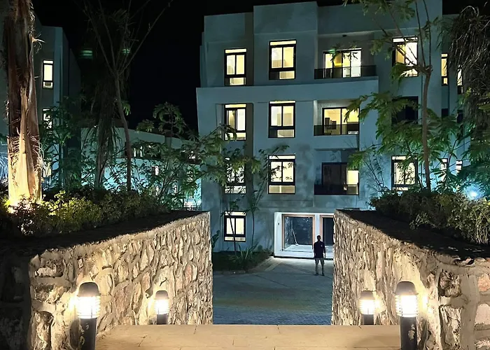 شالية فندقي للإيجار في سكاي ستي 4 الجلالة السخنة ارضي بحديقة مطل على بحيرة صناعية عذبة كبيرة اعلى منطقة في جبال الجلالة *