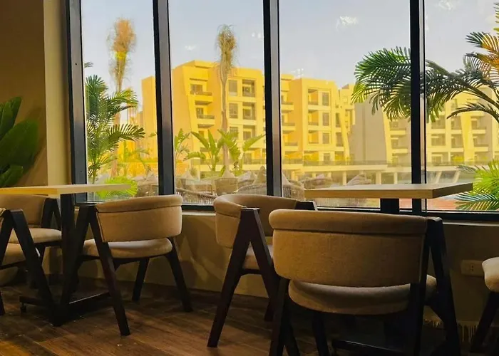 شالية فندقي للإيجار في سكاي ستي 4 الجلالة السخنة ارضي بحديقة مطل على بحيرة صناعية عذبة كبيرة اعلى منطقة في جبال الجلالة * Ain Sukhna