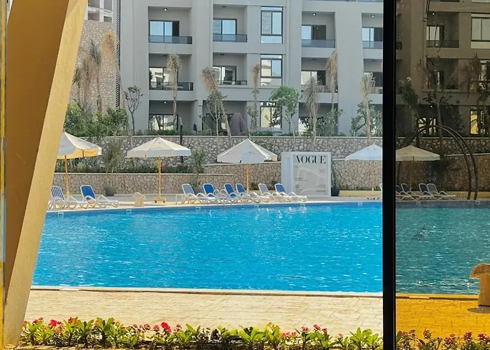 شالية فندقي للإيجار في سكاي ستي 4 الجلالة السخنة ارضي بحديقة مطل على بحيرة صناعية عذبة كبيرة اعلى منطقة في جبال الجلالة * Ain Sukhna