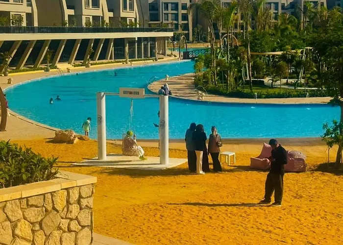 Dağ evi شالية فندقي للإيجار في سكاي ستي 4 الجلالة السخنة ارضي بحديقة مطل على بحيرة صناعية عذبة كبيرة اعلى منطقة في جبال الجلالة