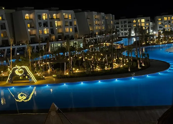 شالية فندقي للإيجار في سكاي ستي 4 الجلالة السخنة ارضي بحديقة مطل على بحيرة صناعية عذبة كبيرة اعلى منطقة في جبال الجلالة Dağ evi