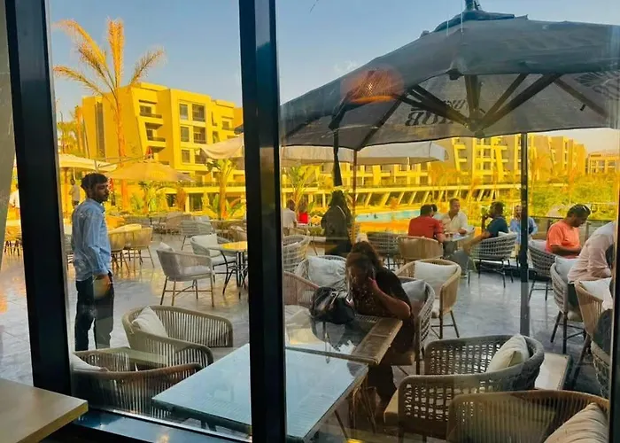 شالية فندقي للإيجار في سكاي ستي 4 الجلالة السخنة ارضي بحديقة مطل على بحيرة صناعية عذبة كبيرة اعلى منطقة في جبال الجلالة * Ain Sukhna