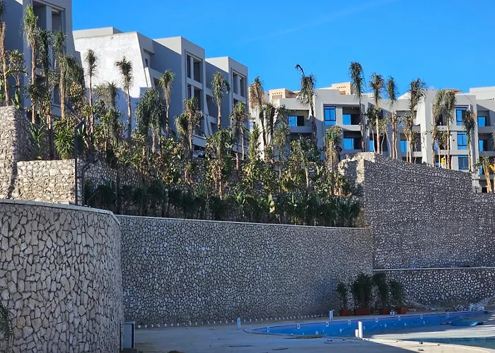 شالية فندقي للإيجار في سكاي ستي 4 الجلالة السخنة ارضي بحديقة مطل على بحيرة صناعية عذبة كبيرة اعلى منطقة في جبال الجلالة Dağ evi Ain Sukhna