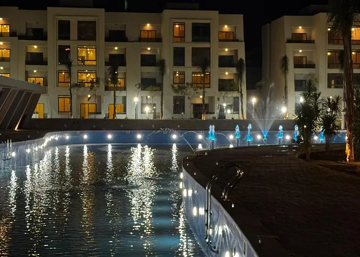 شالية فندقي للإيجار في سكاي ستي 4 الجلالة السخنة ارضي بحديقة مطل على بحيرة صناعية عذبة كبيرة اعلى منطقة في جبال الجلالة Dağ evi Ain Sukhna